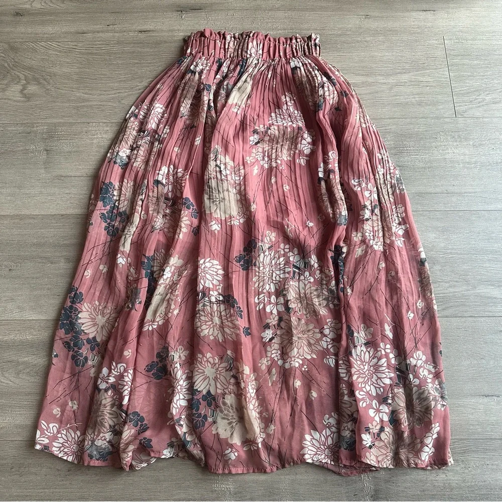 EUC Selfie Leslie Caroline Accordion Pleat Midi Skirt Rose - size XS